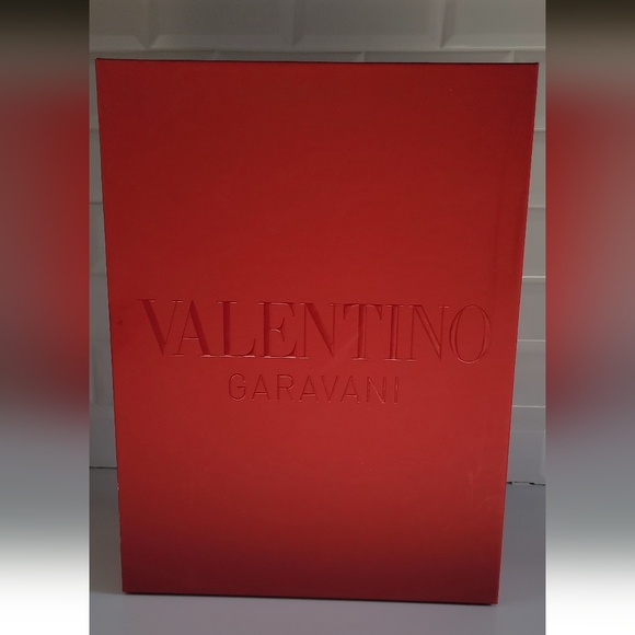 Valentino Garavani Sneakers - Picture 1 of 8